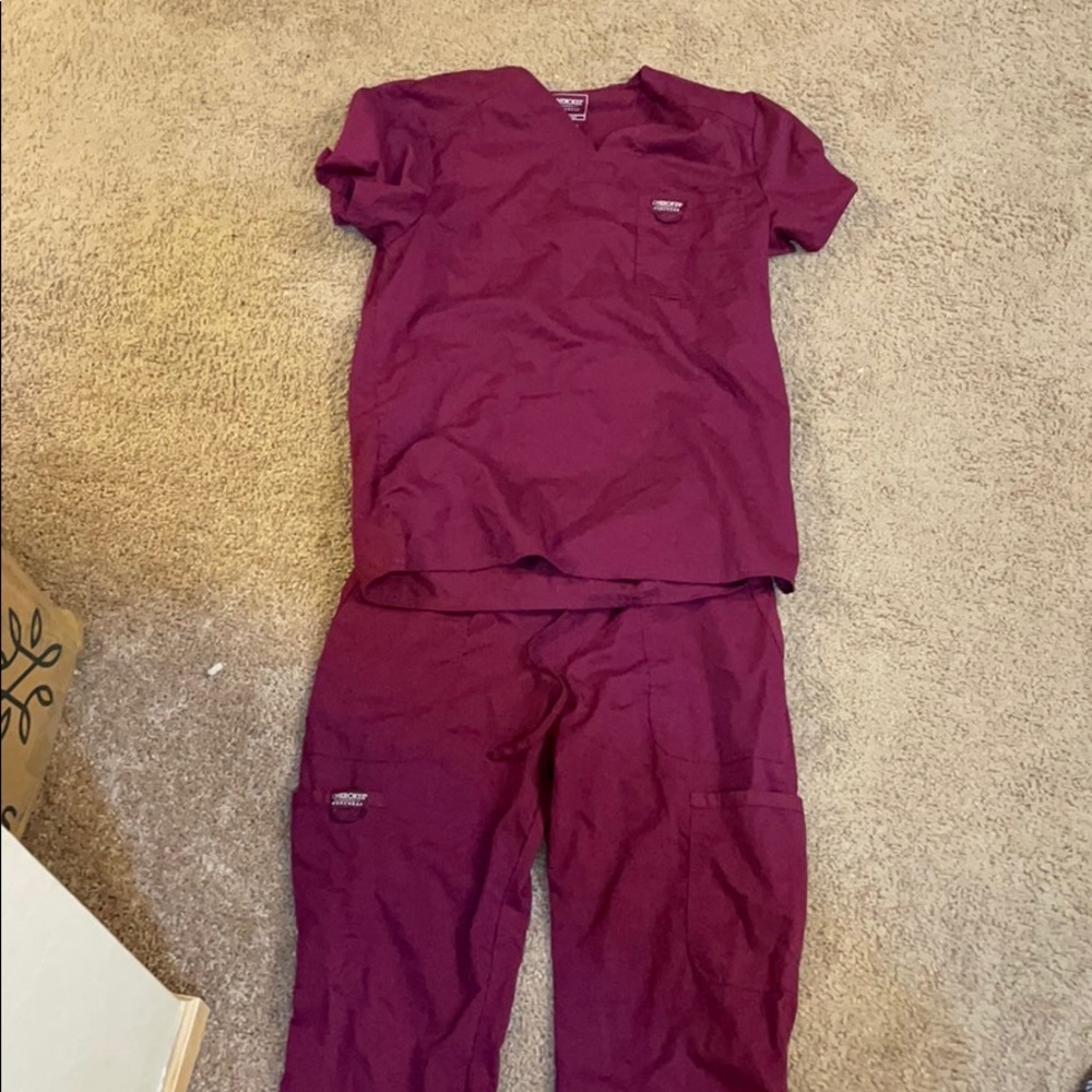 Maroon Cherokee Eric set. Top S. Pants M.